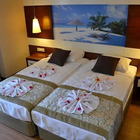 Hotel Holiday City