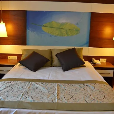 Hotel Holiday City 4*