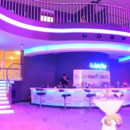 Hotel Holiday City 4*