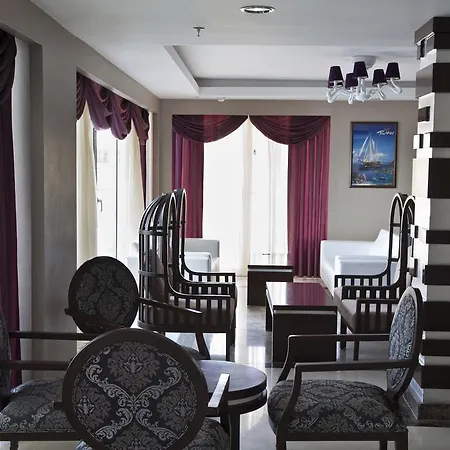 Hotel Holiday City