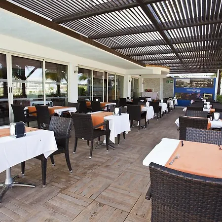 Hotel Holiday City 4*
