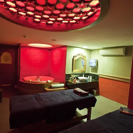 Hotel Holiday City 4*